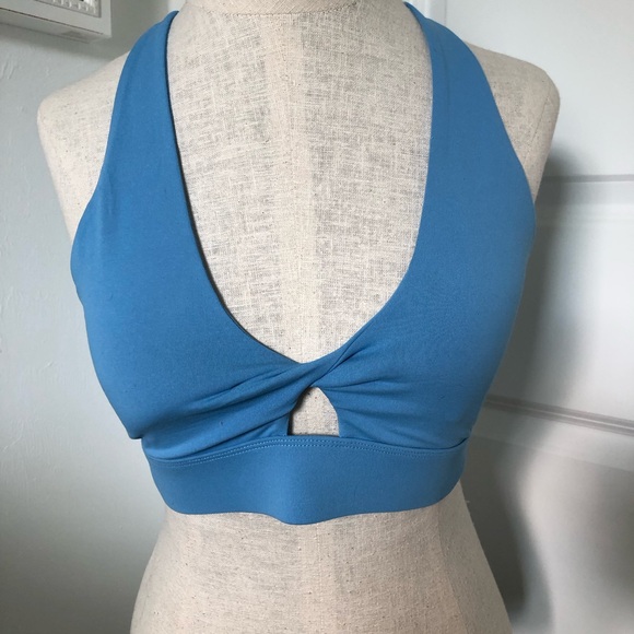 Fabletics Oasis Front Twist Bra - Picture 4 of 7